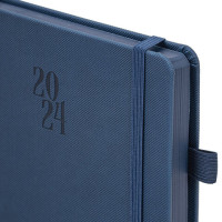 Ежедневник датированный 2024 А5 138х213 мм BRAUBERG "Plain", под кожу, с резинкой, синий, 114998 Ежедневник датированный 2024 А5 138х213 мм BRAUBERG "Plain", под кожу, с резинкой, синий, 114998